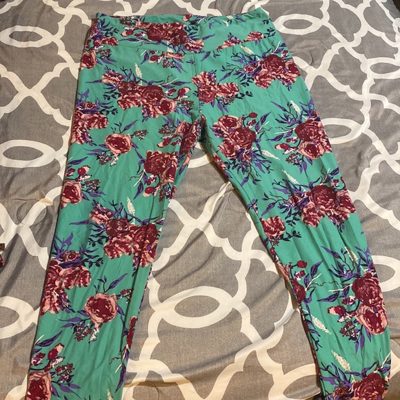 Lularoe floral Tall and Cuvry leggings - Picture 3 of 3